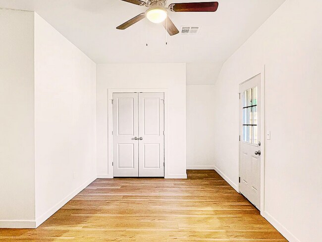 Building Photo - Modern & Cozy 3-Bed, 2-Bath Duplex in Cent...