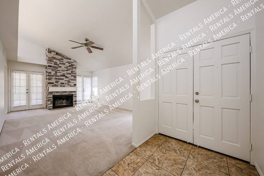 Building Photo - 636 N Cathy Ct