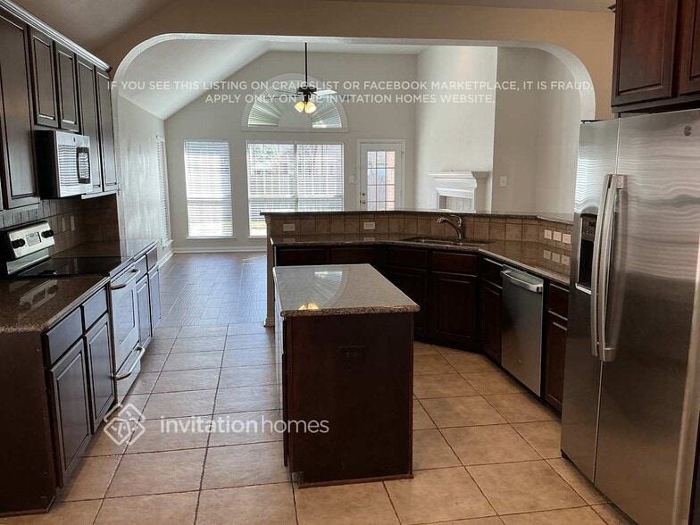 Building Photo - 222 Vernon Dr