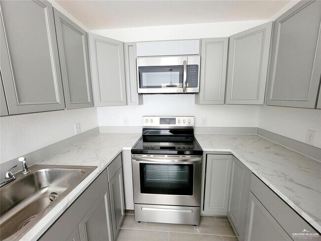 Building Photo - 6 Gastel Cir