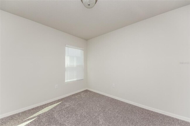 Building Photo - 230 Hyacinth Ct