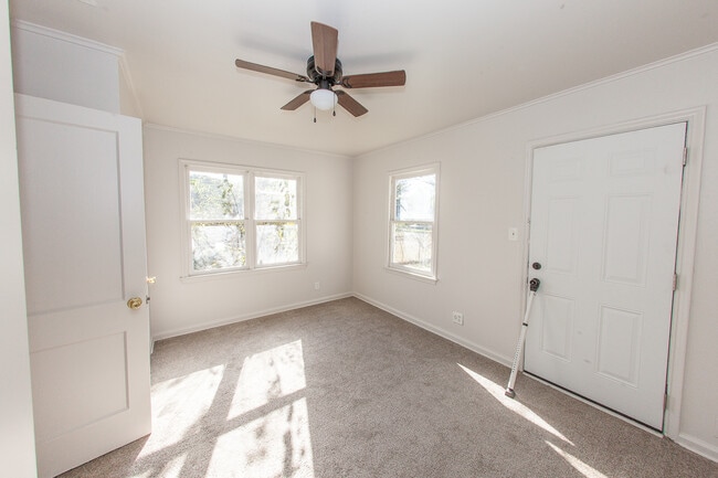 Building Photo - 1424 N Trenton Ave