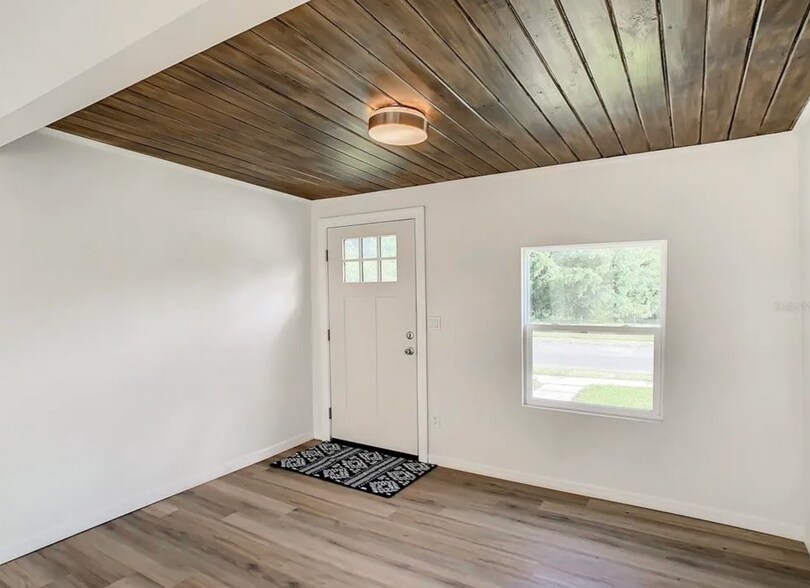 Building Photo - 115 W Redding St