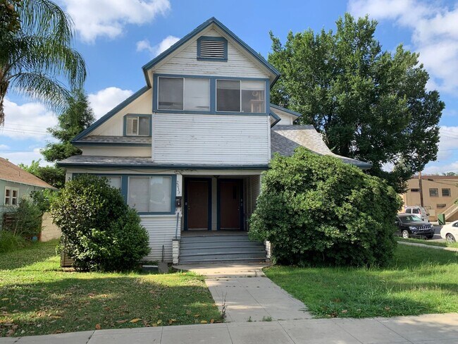Primary Photo - 2031-2033 20th St