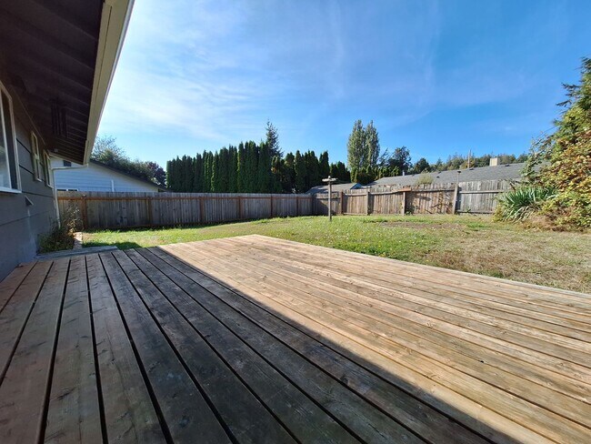 Building Photo - 5867 Madrona Dr