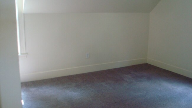 Building Photo - 818 Amesbury Rd