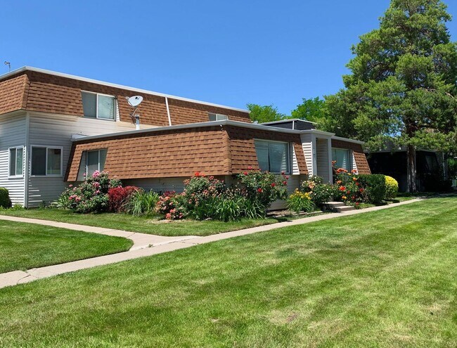 Building Photo - Secure Meadowbrook Village Condo w 1 car g...
