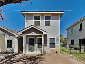 Building Photo - 318 Shady Bluff Dr