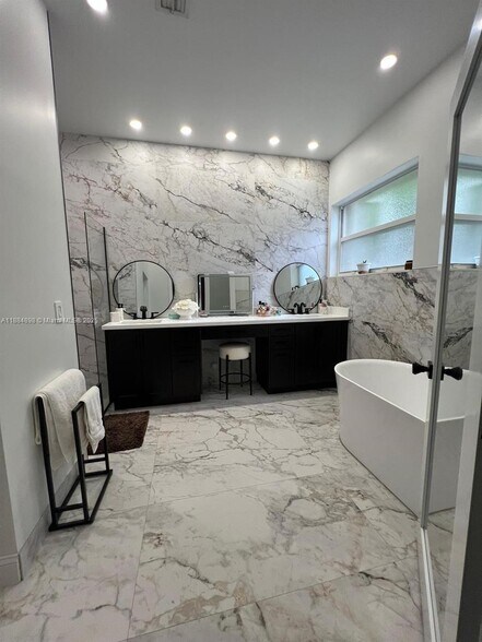 Building Photo - 3015 SW 135th Ave