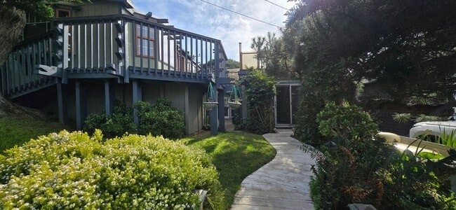 Building Photo - Charming Bodega Bay Cottage with Garden Courtyard
