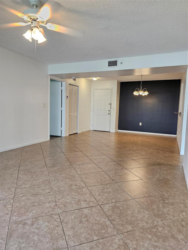 Building Photo - 2731 Ocean Club Blvd