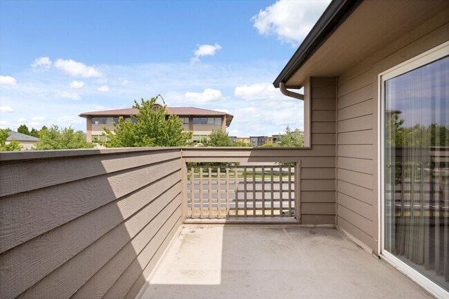 Building Photo - 423 Columbia Point Dr