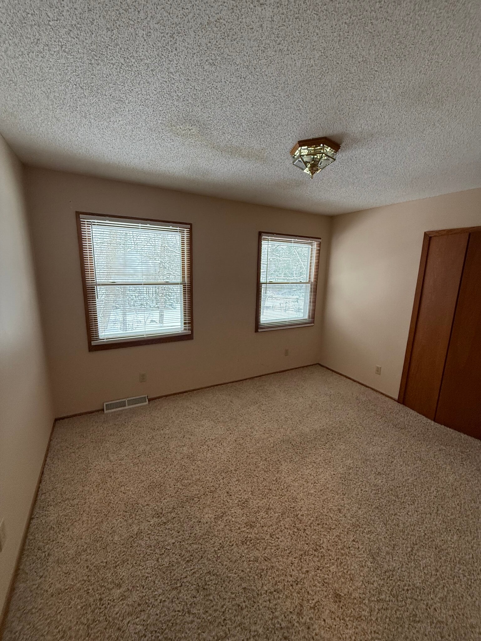 Building Photo - 4557 Island View Dr NE