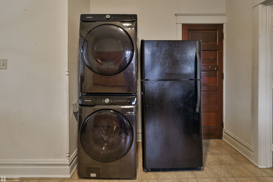 Building Photo - 1629 W Broad St