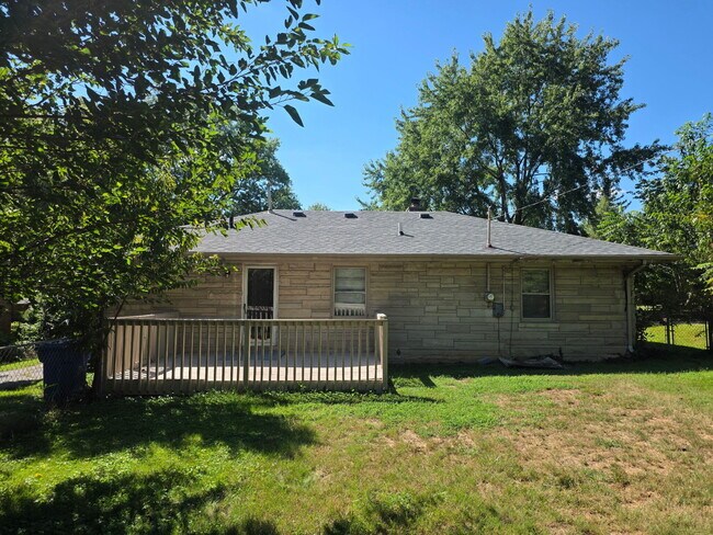 Building Photo - 1728 Shenandoah Dr