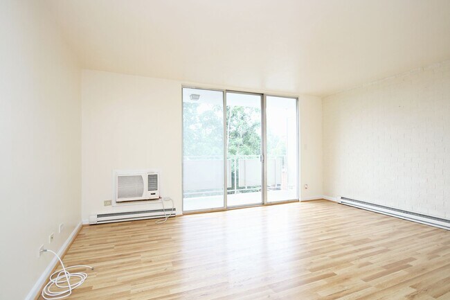 Building Photo - Student-Friendly Apartment Near Scott Stad...