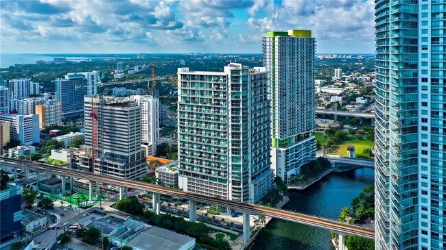 Building Photo - 690 SW 1st Ct