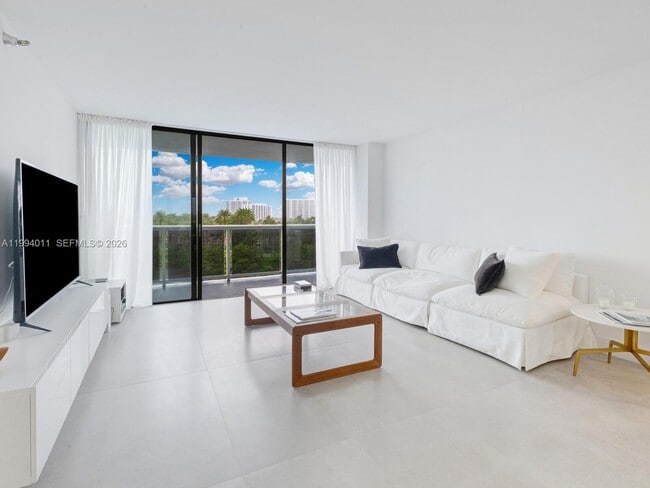 Building Photo - 20505 E Country Club Dr