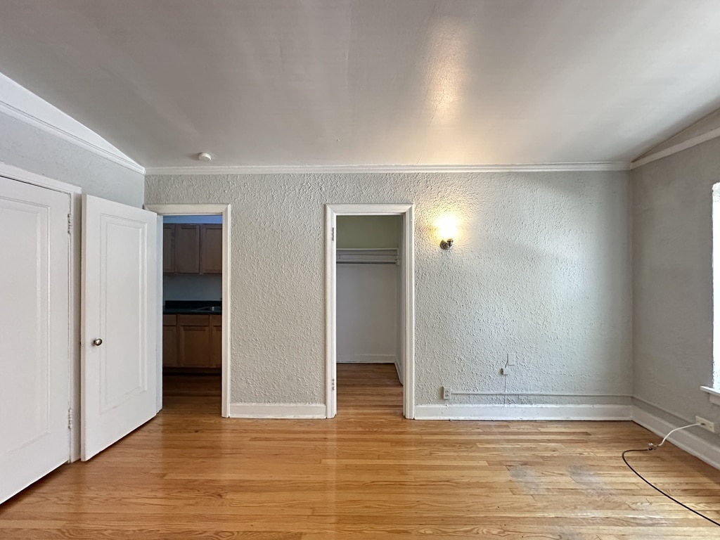 Building Photo - 562 W Arlington Pl