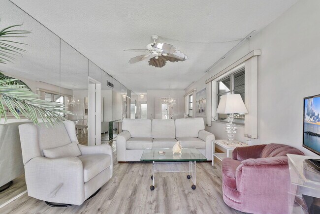 Building Photo - 101 NE 19th Ave