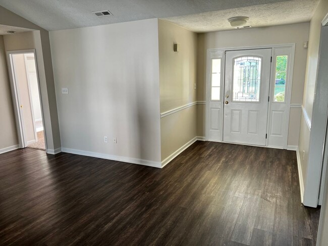 Building Photo - Beautiful 4br, 2.5 bath home in the Jack B...