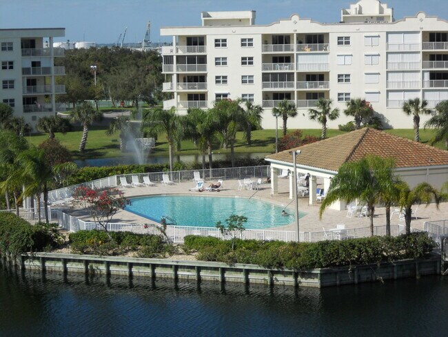 Building Photo - BEAUTIFULLY FURNISHED, 3 BEDROOM 2 BATH,  VACATION CONDO!