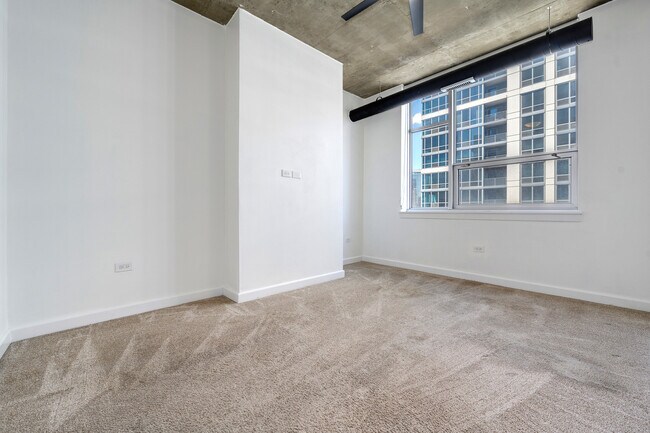 Building Photo - 1305 S Michigan Ave