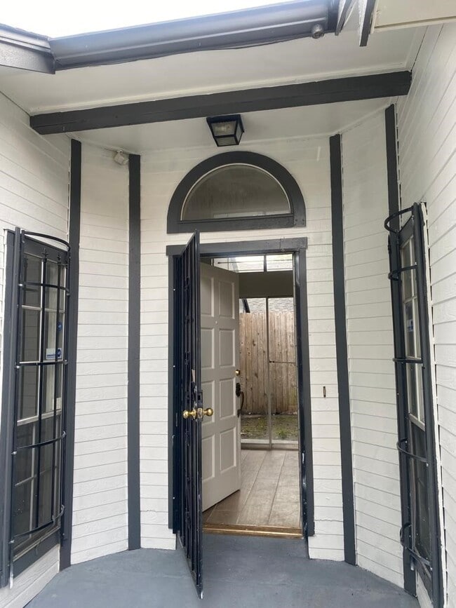 Building Photo - 9339 Stonecreek Ln