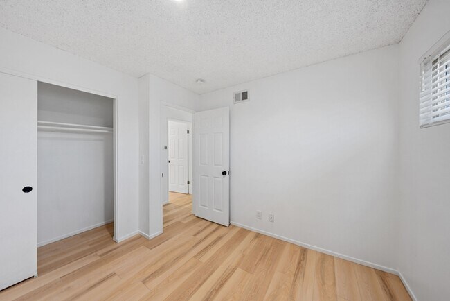 Building Photo - 3913 W 178th St