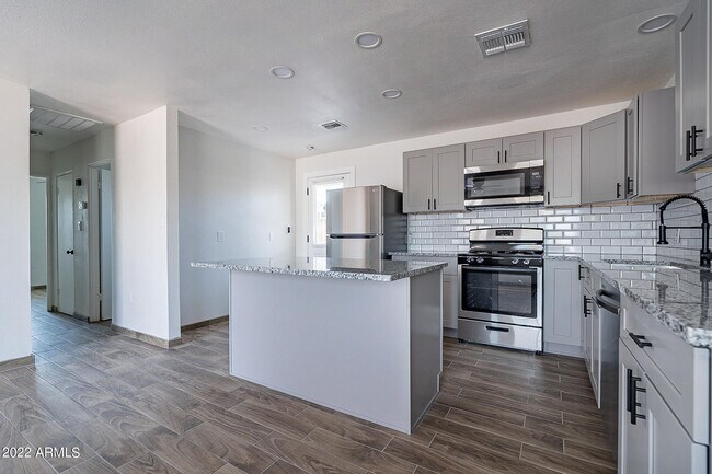 Building Photo - 37 E El Parque Dr