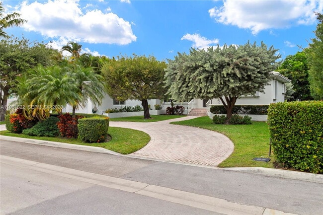 Building Photo - 1261 NE 98th St