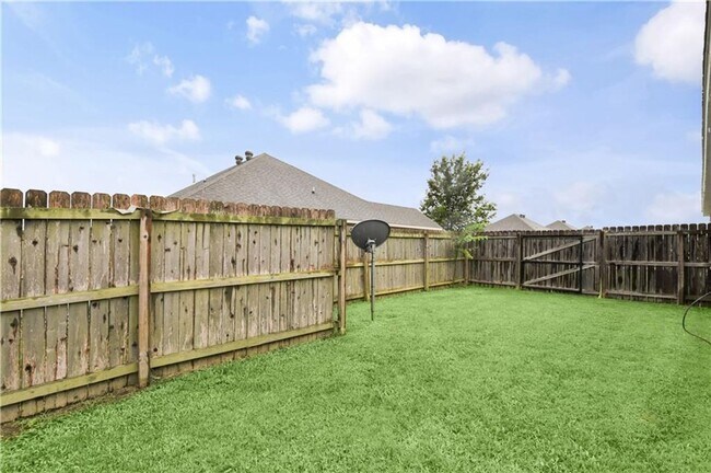 Building Photo - 1240 Lariat Dr