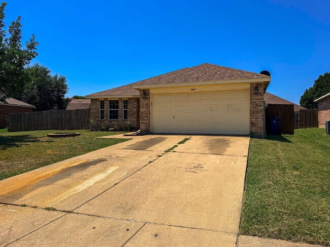 Building Photo - 3 Bed, 2 bath home in Burleson ISD - Great Location!