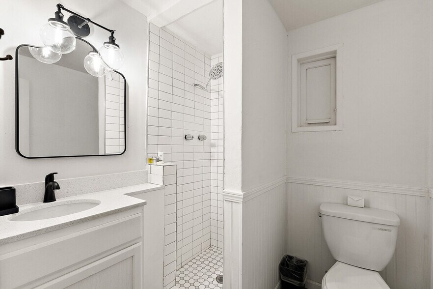 Building Photo - 639 W Pepper Pl