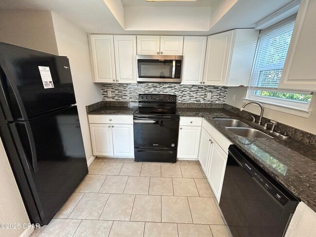 Building Photo - 3914 E 11th St