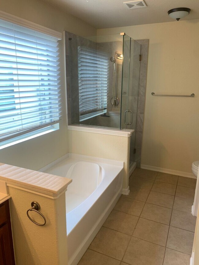 Building Photo - *COMING SOON* Stylish Living in Helotes – 3BR Home with Pool & Park Access!