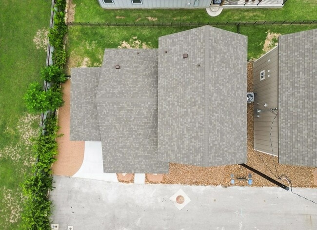 Building Photo - 302 Riley Wy