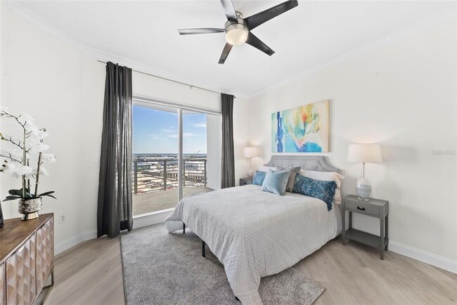 Building Photo - 449 S 12th St