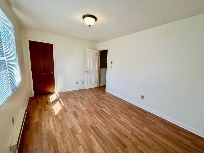 Building Photo - MAC190