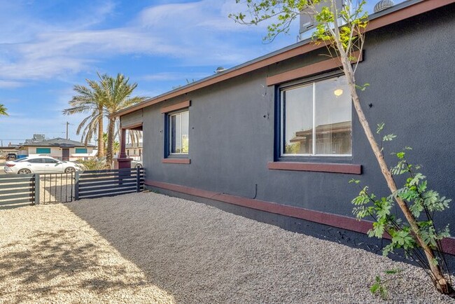 Building Photo - Brand new 3 bedroom renovation next to His...