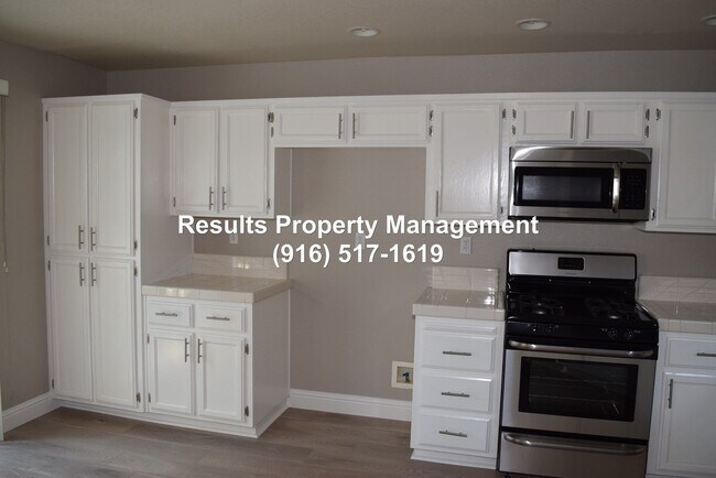 Building Photo - Gated East Roseville 3 Bed 2 Bath Home