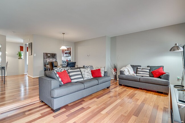 Building Photo - Charming 3 Bedroom Home in Prime Clinton L...