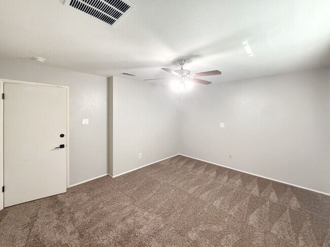 Building Photo - 3-Bedroom Home for Lease in Grand Prairie – 2,331 Sq Ft