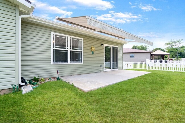 Building Photo - 3 bedroom 2 bath 2 Car Garage with fenced yard  for rent, Hollister, MO