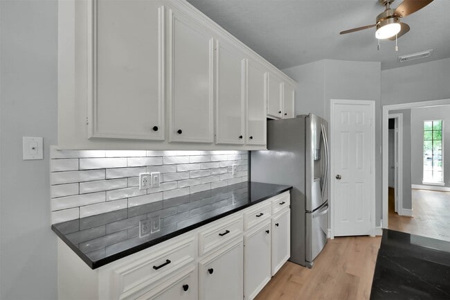 Building Photo - 84 Oak Grove Ln