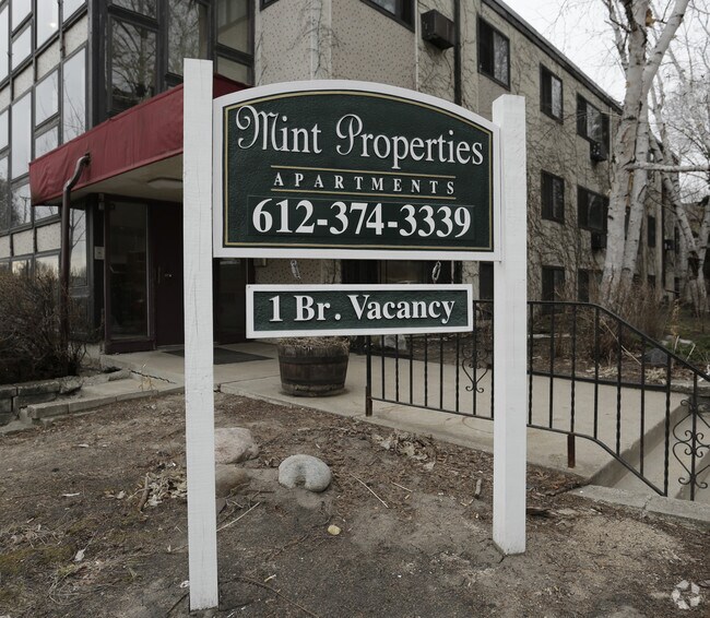 Building Photo - 2401 Clinton Av