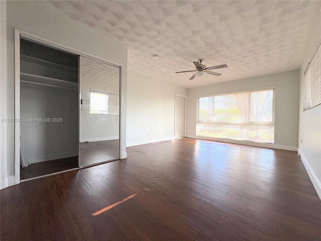 Building Photo - 2809 Middle River Dr