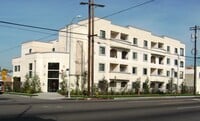 Building Photo - Mimmim Town Homes