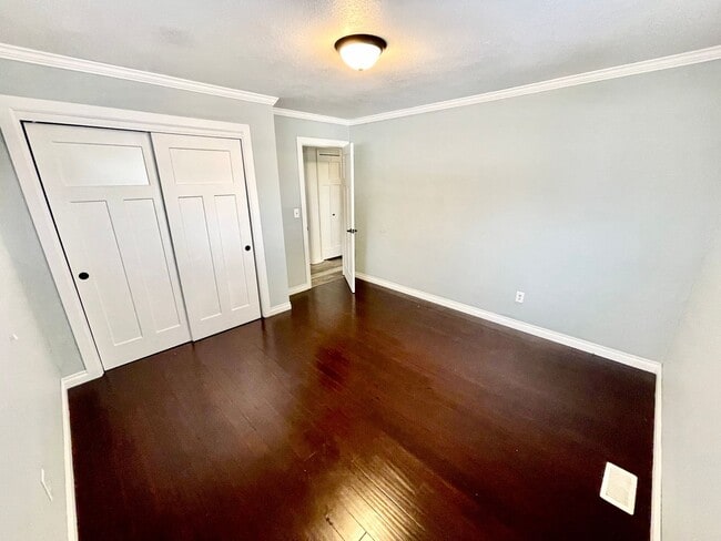 Building Photo - 3 Bedroom, 2 bath house