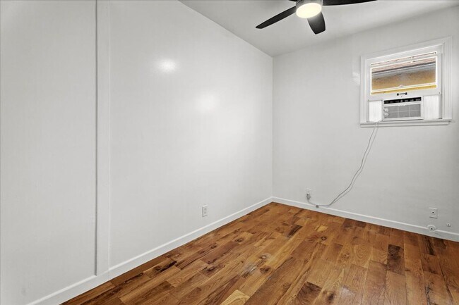 Building Photo - One Bedroom Unit In The Heart Of Koreatown!
